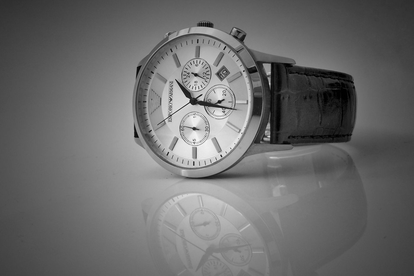 Klassische Herrenarmbanduhr — VibeeCloth
